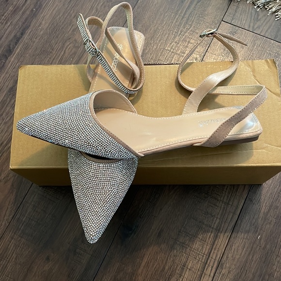 Flats - Picture 2 of 3